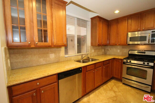 1444 S Point View St-Unit -104 in Los Angeles, CA - Building Photo - Building Photo