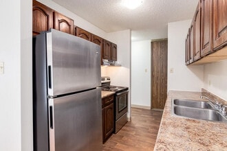 Applewood Village in Calgary, AB - Building Photo - Building Photo