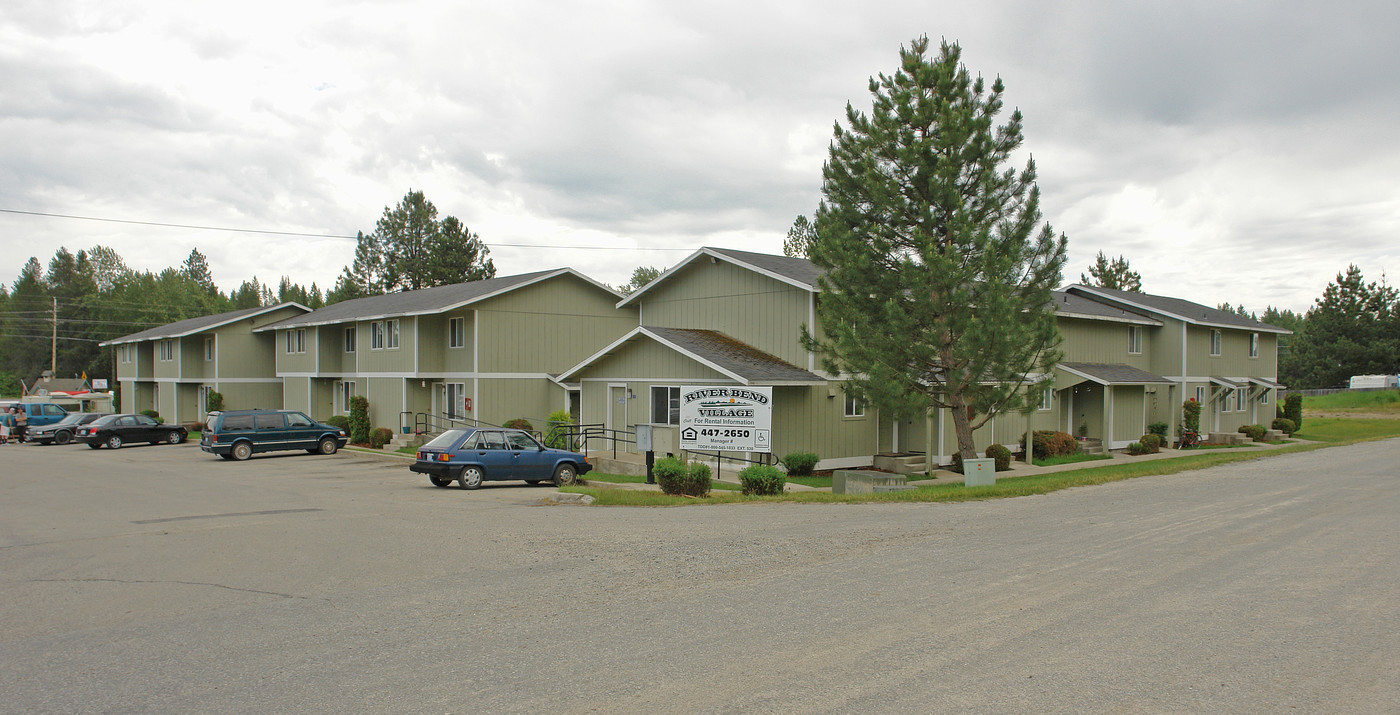 Riverbend Village in Newport, WA - Building Photo