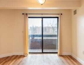 51 John St in Brookline, MA - Foto de edificio - Building Photo