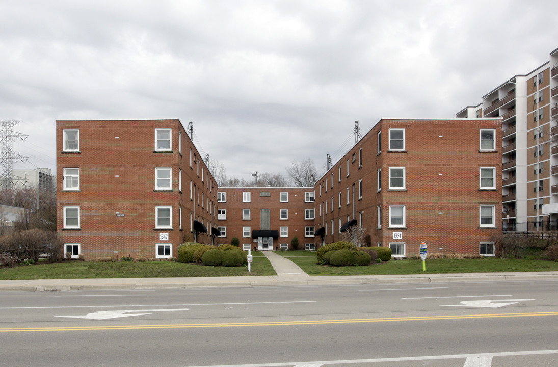 Lakeside Co-Op in Burlington, ON - Building Photo