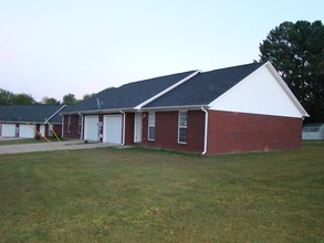 5028-5030 N Main St in Milan, TN - Foto de edificio - Building Photo