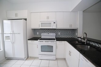 31 Simonton Cir-Unit -31 in Weston, FL - Foto de edificio - Building Photo