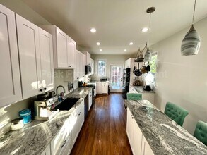 3327 W Grace St in Richmond, VA - Building Photo - Building Photo