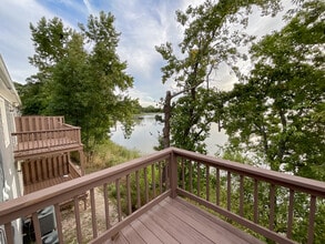 Community Apartments in Hampton, VA - Foto de edificio - Building Photo