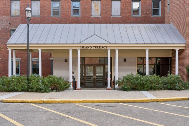 638 Elm St in Saco, ME - Building Photo - Building Photo