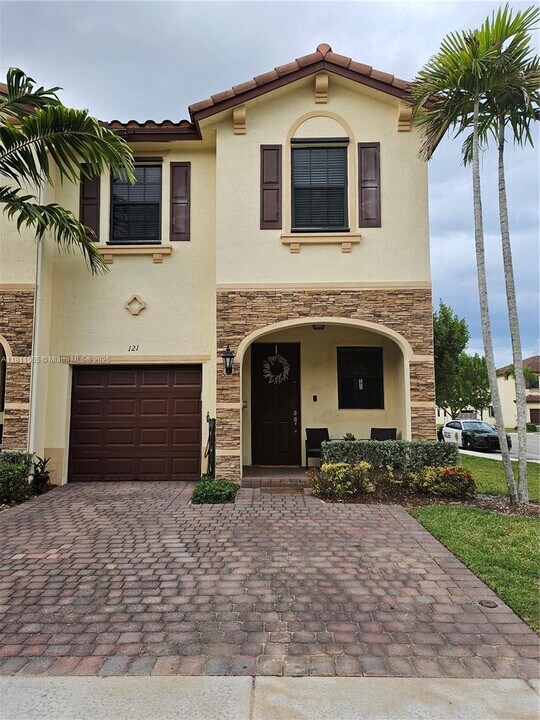 121 SE 33rd Terrace in Homestead, FL - Building Photo