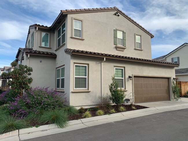 254 Lawson Ave in Tracy, CA - Building Photo - Building Photo