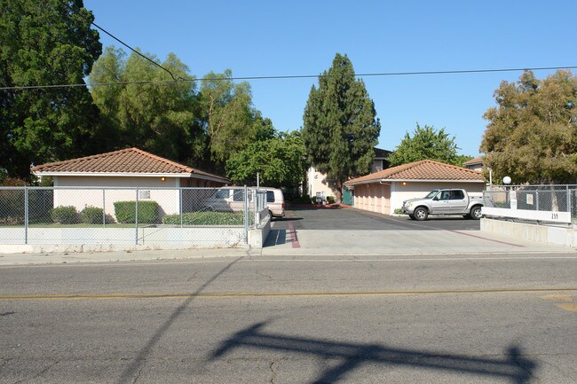 234 S Steckel Dr in Santa Paula, CA - Building Photo - Building Photo