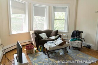 19 Fairbanks St in Brookline, MA - Building Photo - Building Photo