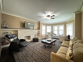 6424 N Magnolia Ave, Unit G07C in Chicago, IL - Building Photo