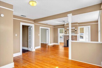 214 E 48th St in Savannah, GA - Building Photo - Building Photo