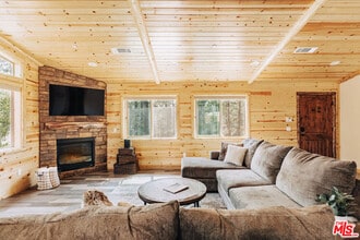 315 Northern Cross Dr in Big Bear Lake, CA - Building Photo - Building Photo