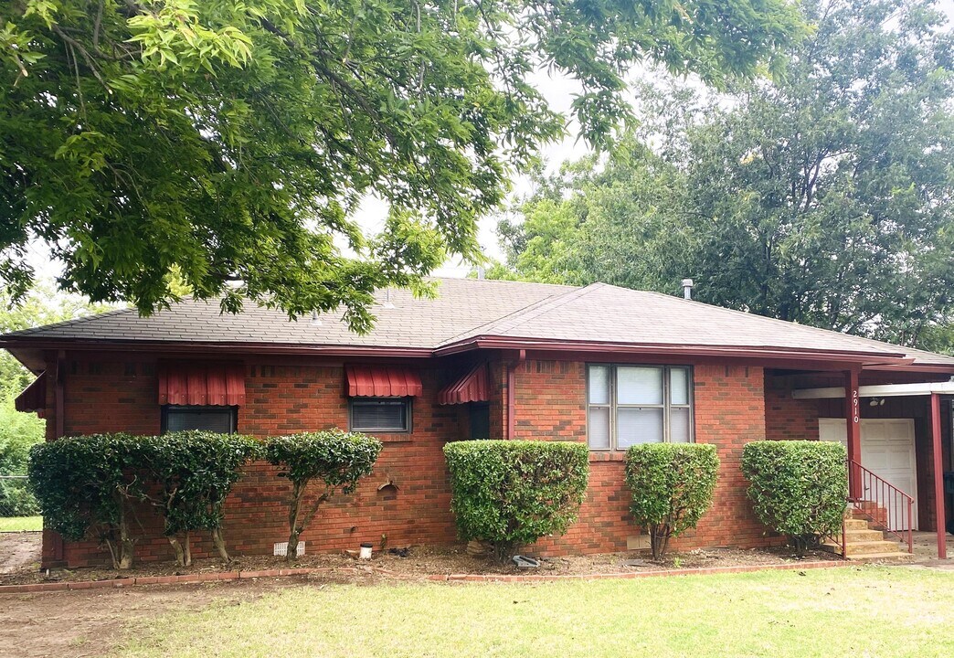 2910 NW 72nd St in Oklahoma City, OK - Foto de edificio