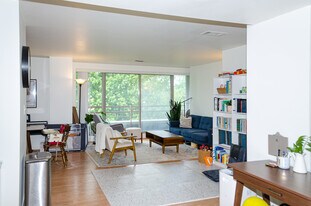 173 Oak St, Unit 401 W in Newton, MA - Building Photo