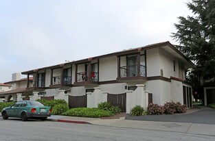 Villa Alvarado in San Pablo, CA - Building Photo