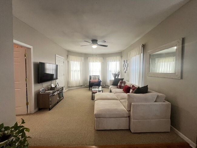 237 3rd Ave, Unit 1 in Woonsocket, RI - Building Photo - Building Photo