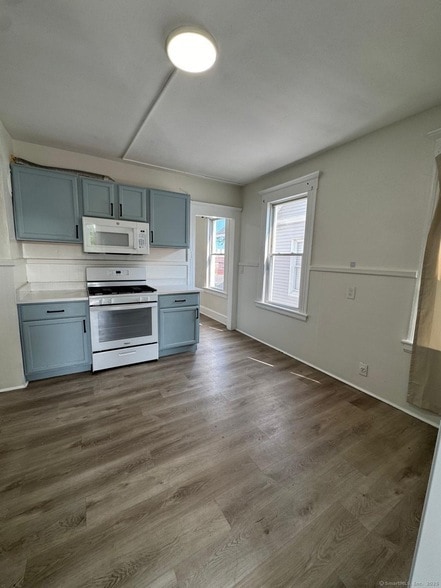 133 Ash St, Unit 2 in Bridgeport, CT - Building Photo - Building Photo