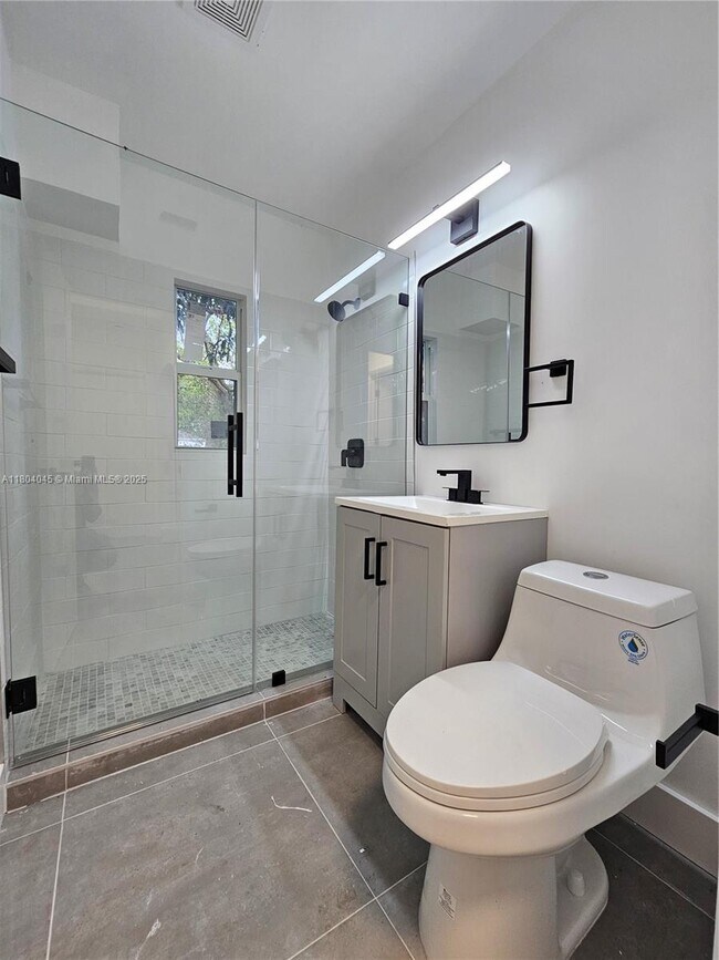1044 NW 64th St in Miami, FL - Building Photo - Building Photo