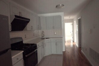 342 Forrest St in Jersey City, NJ - Building Photo - Building Photo