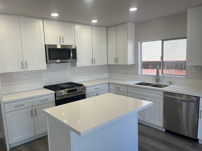 39790 Monarch Dr in Murrieta, CA - Foto de edificio - Building Photo
