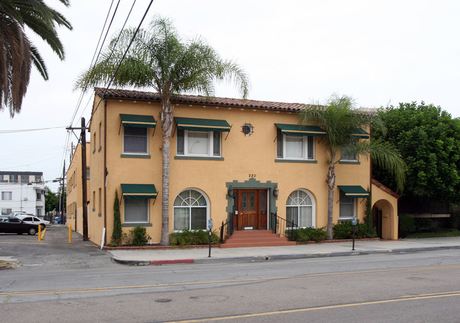 Elm Tree Plaza Apartments in Long Beach, CA - Building Photo - Building Photo