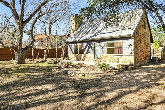 302 Lago Verde Rd in Austin, TX - Building Photo - Building Photo