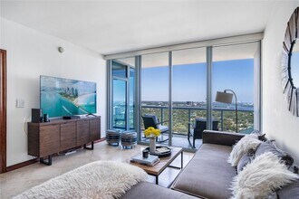 601 NE 36th St, Unit 2908 in Miami, FL - Building Photo - Building Photo