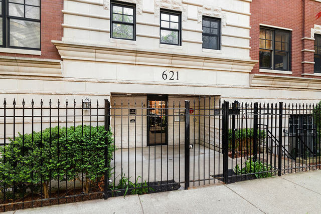 621 W Barry Ave in Chicago, IL - Building Photo - Building Photo