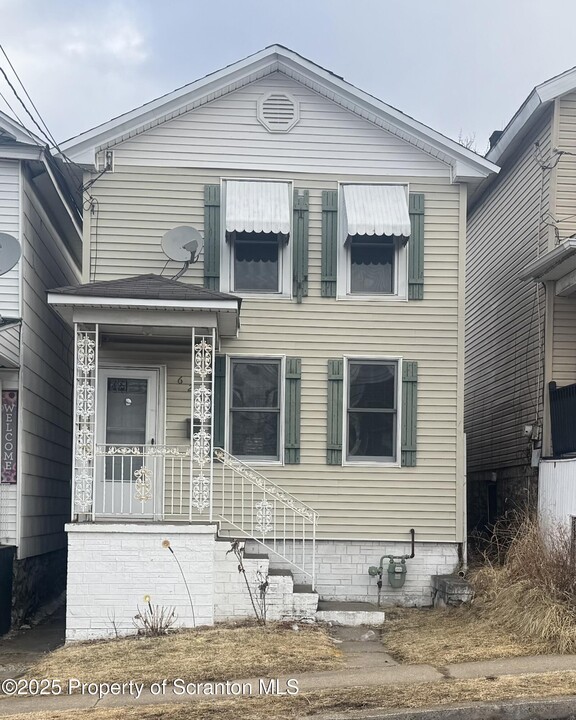 629 Maple St in Scranton, PA - Building Photo