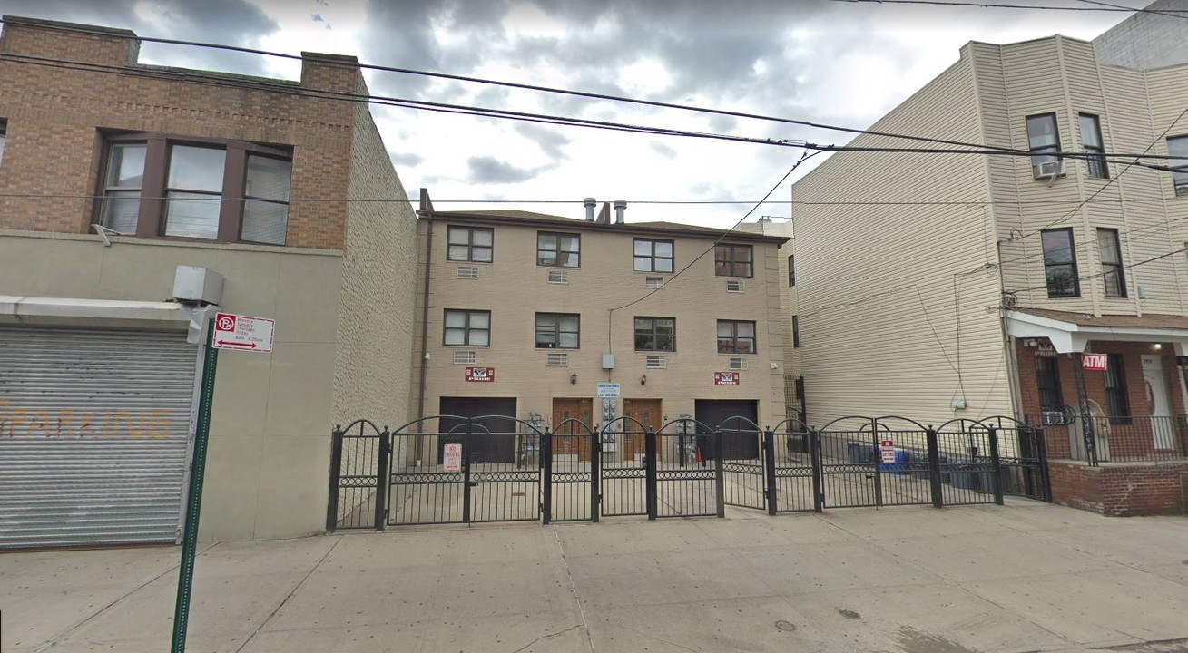 2416-2418 Hoffman St in Bronx, NY - Foto de edificio