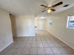 2514 Avenue B in Dickinson, TX - Building Photo - Building Photo