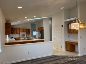 15310 Main St E, Unit 1 in Sumner, WA - Foto de edificio - Building Photo