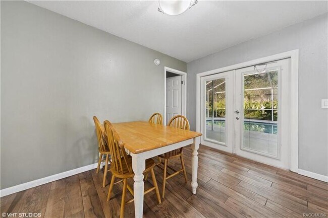 4907 Country Aire Ln in Tampa, FL - Building Photo - Building Photo