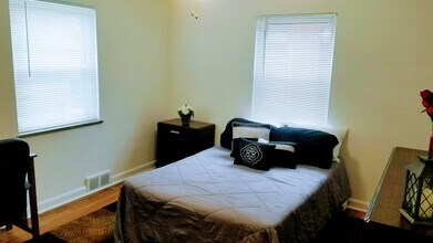 7710 Plainfield Rd in Cincinnati, OH - Building Photo - Building Photo