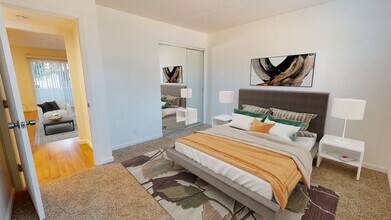 1013 Echo Rd, Unit 13 in Redding, CA - Building Photo - Building Photo