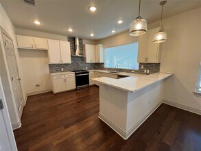 2105 Tiger Trail, Unit 502 in Round Rock, TX - Building Photo - Building Photo