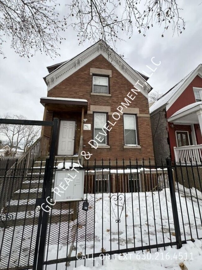 property at 915 N Monticello Ave