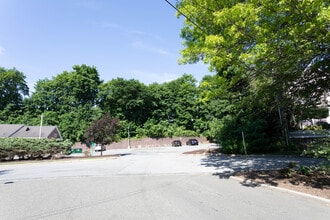 100 East in Greenwich, CT - Foto de edificio - Building Photo