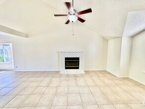 9536 N Sharon Ave in Fresno, CA - Building Photo - Building Photo