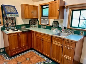 90 6th St in Ashland, OR - Building Photo - Building Photo