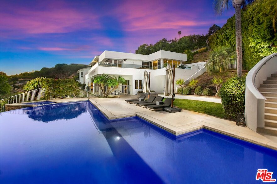 27454 Winding Way in Malibu, CA - Building Photo