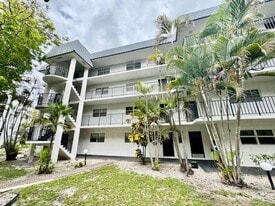 3300 Spanish Moss Ter, Unit 302 in Lauderhill, FL - Building Photo