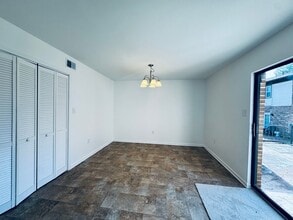 11 Westdale Dr in Lynchburg, VA - Foto de edificio - Building Photo