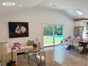 77 Huntington Crossway in Bridgehampton, NY - Building Photo - Building Photo