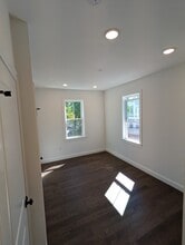 210 Everett St, Unit 3 in Boston, MA - Building Photo - Building Photo