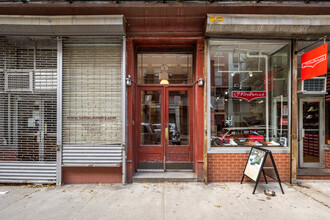 101 Thompson St in New York, NY - Foto de edificio - Building Photo