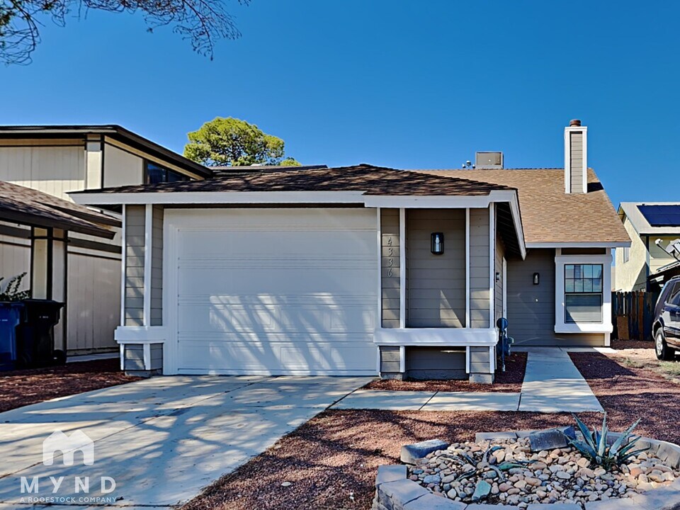 4336 N Fox Point Dr in Las Vegas, NV - Building Photo