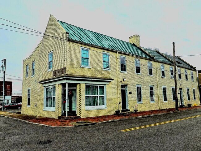 201 E Bank St