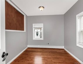 4-08 B 45 St in Queens, NY - Building Photo - Building Photo